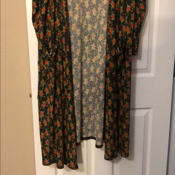 LulaRoe Sarah - Picture 2 of 4